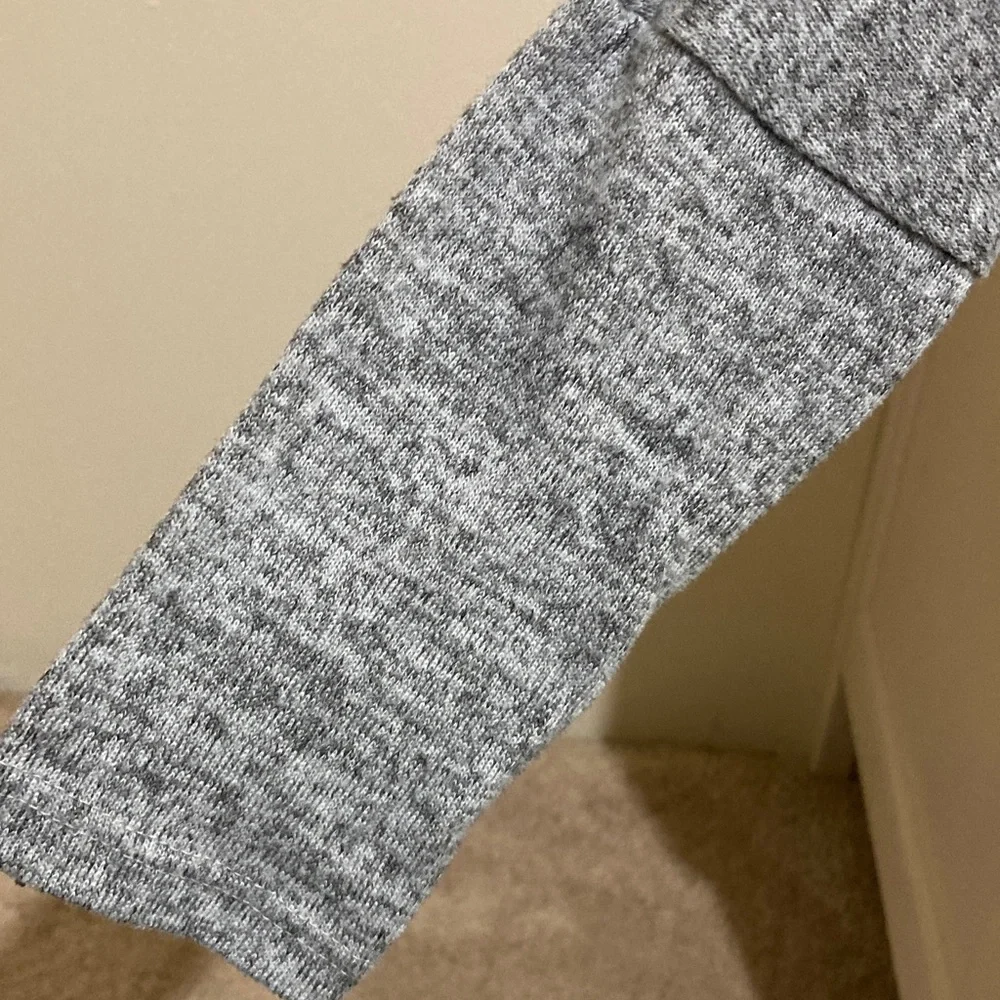 Charlotte Russe Heather Gray Sweatshirt Top Size S - Picture 3 of 6